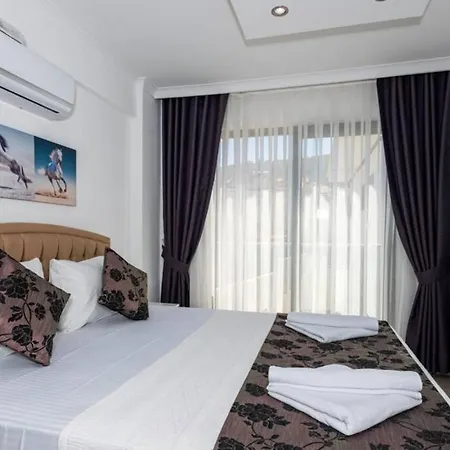 Villa Violet - 4 Bedroom Holiday Villa In Oeluedeniz Fethiye