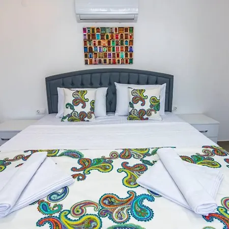 Violet - 4 Bedroom Holiday Villa In Oeluedeniz