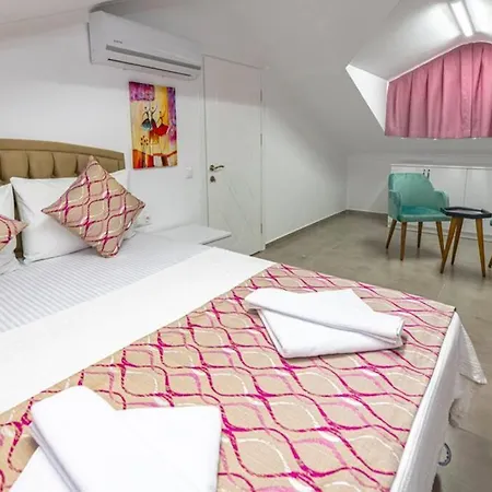 Violet - 4 Bedroom Holiday Villa In Oeluedeniz * Fethiye