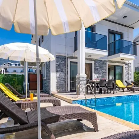 Villa Violet - 4 Bedroom Holiday Villa In Oeluedeniz