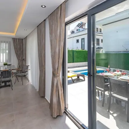 Violet - 4 Bedroom Holiday Villa In Oeluedeniz Villa Fethiye