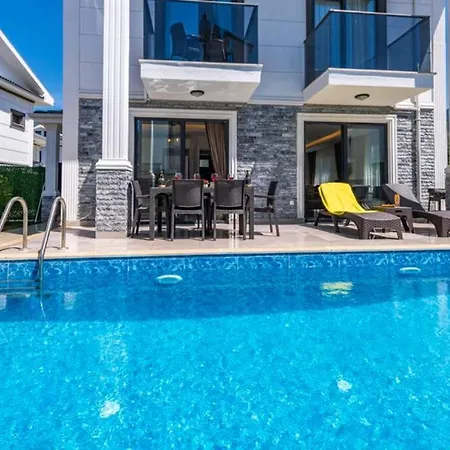 Violet - 4 Bedroom Holiday Villa In Oeluedeniz * Fethiye