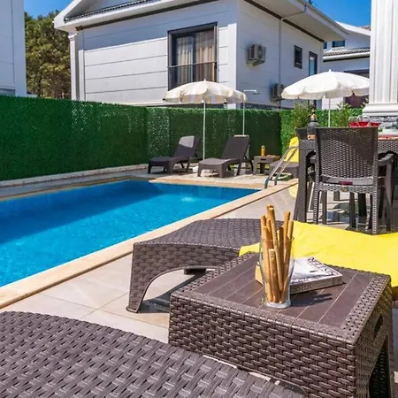 Villa Violet - 4 Bedroom Holiday Villa In Oeluedeniz Fethiye