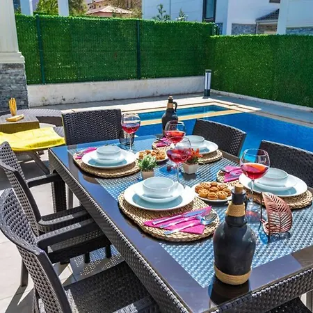 Villa Violet - 4 Bedroom Holiday Villa in Ölüdeniz *
